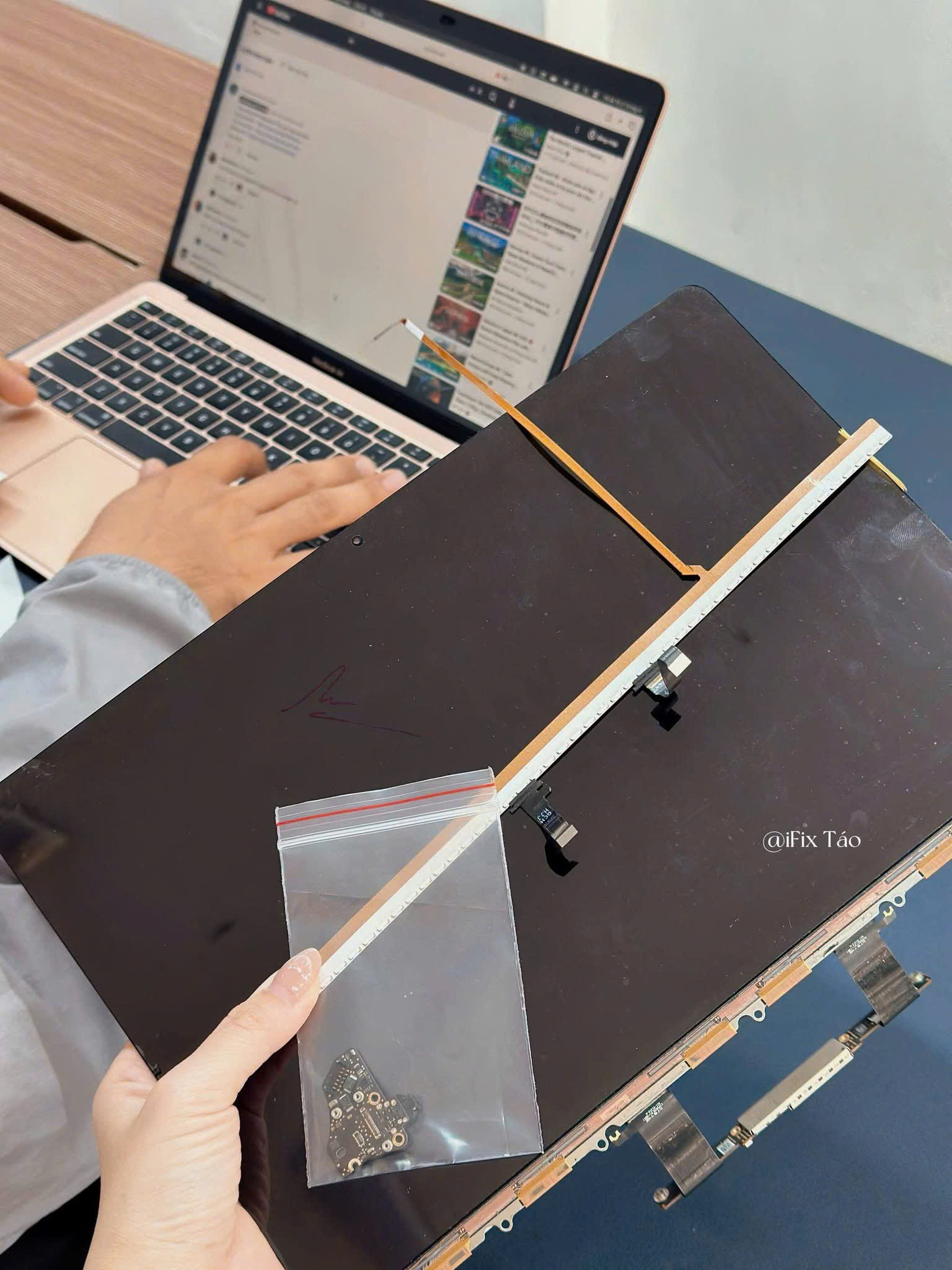 Thay Cụm Cable Led + Camera MacBook