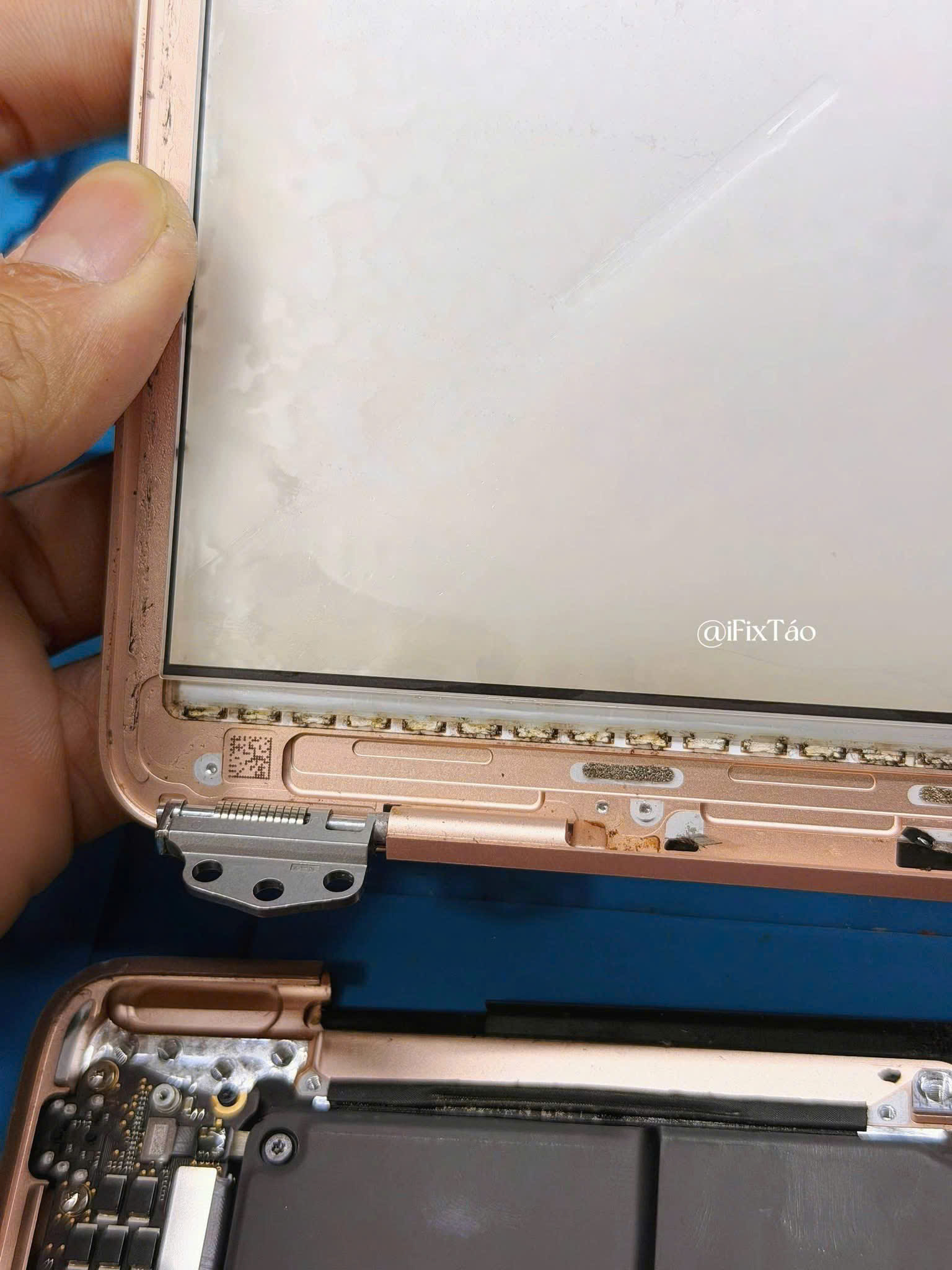 Thay Cụm Cable Led + Camera MacBook