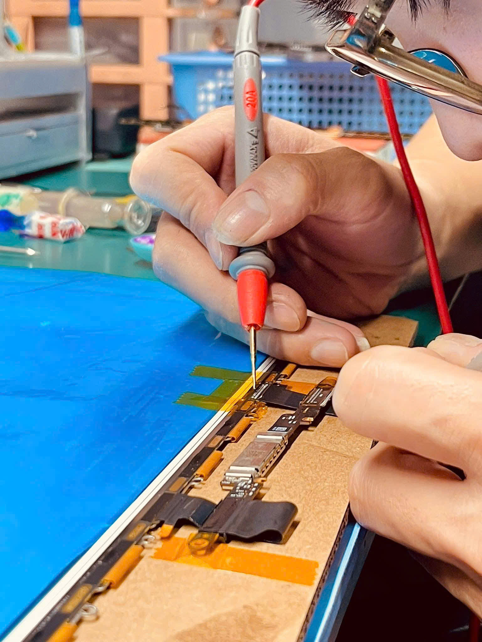 Thay Cáp Tín Hiệu MacBook