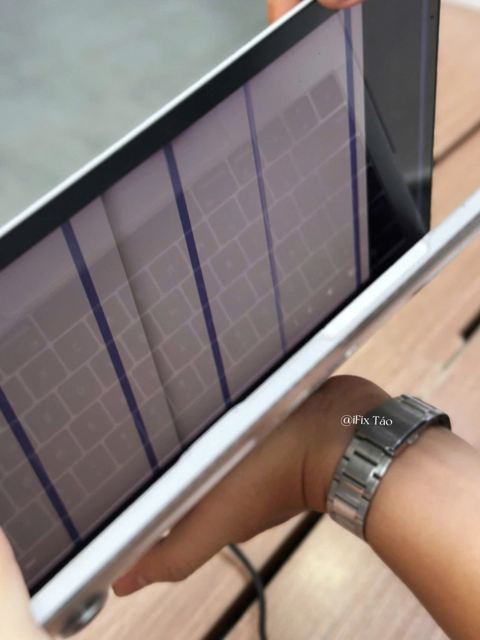 Thay Cáp Tín Hiệu MacBook