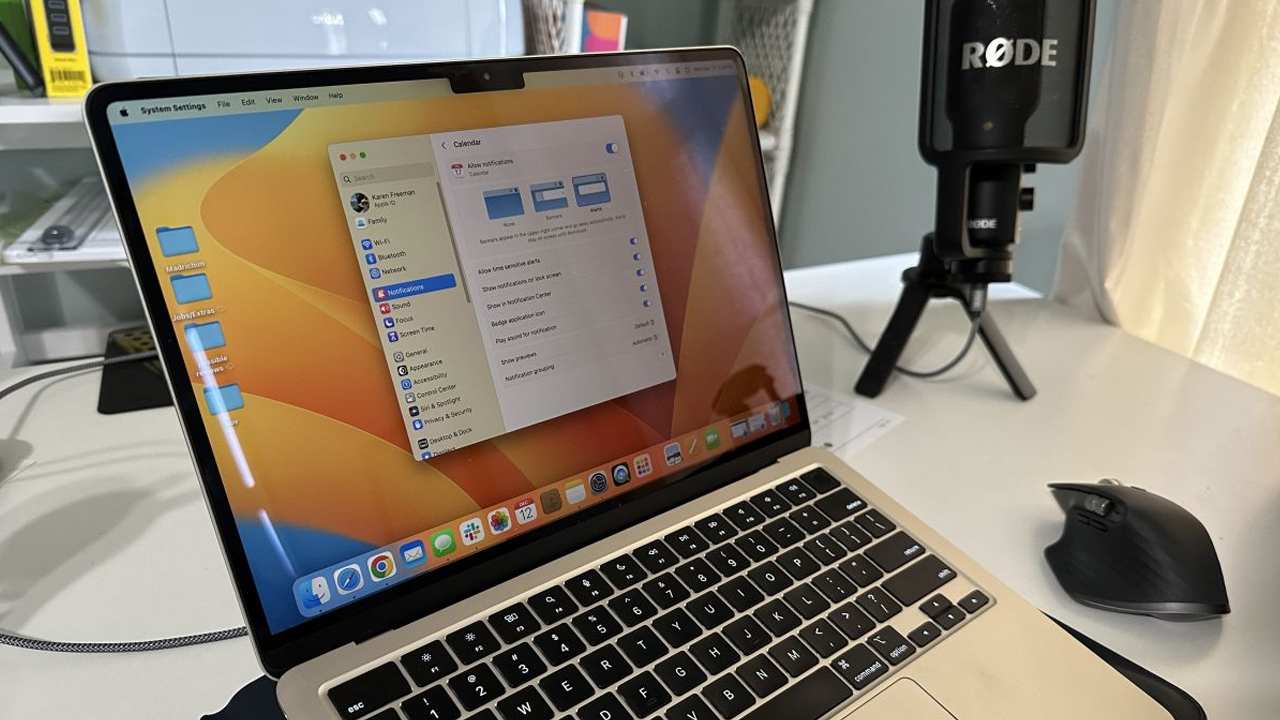 Thay Màn Hình MacBook Có Mất True Tone Không? (Giải Đáp Từ Chuyên Gia)